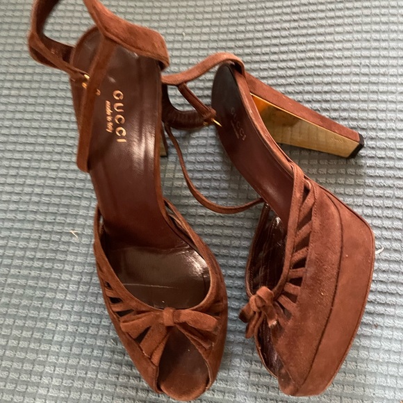 Gucci Shoes - - Gucci heels 7.5